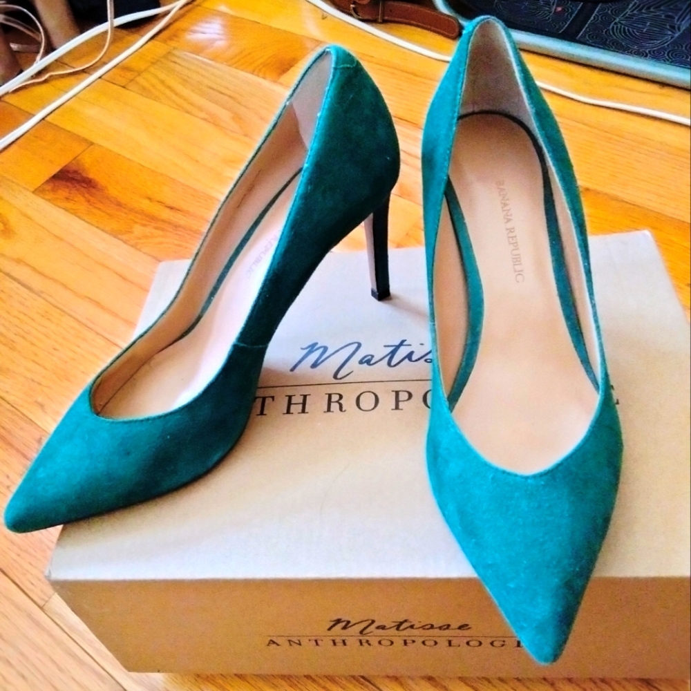 Banana Republic Suede Pointy Toe Heel